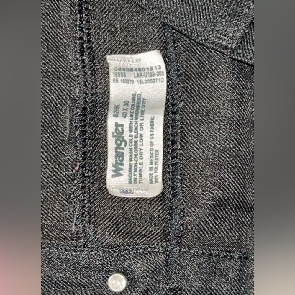 Wrangler Men's Black pants w damage